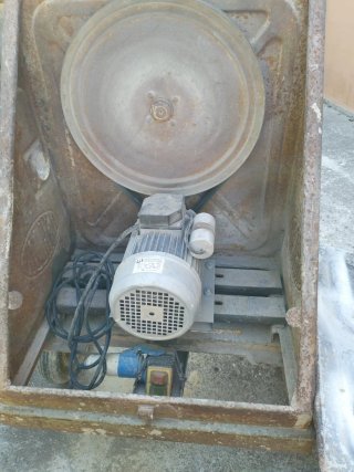 Hormigonera marca Umacom Eléctrica grande