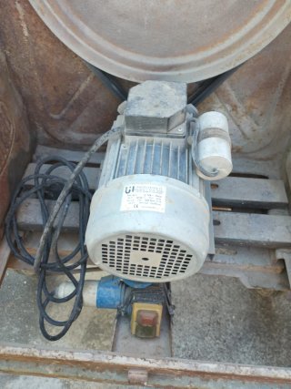 Hormigonera marca Umacom Eléctrica grande