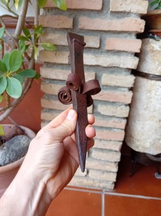 Bigornia antigua de forja