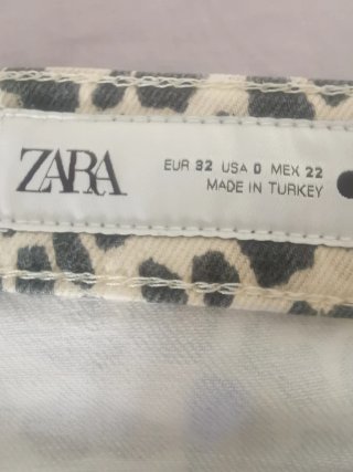 Pantalon animal print de Zara