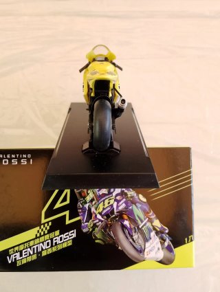 Yamaha YZR-M1 Valentino Rossi 2005