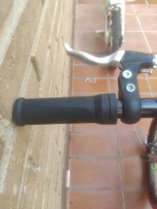 Bicicleta BMX infantil roja