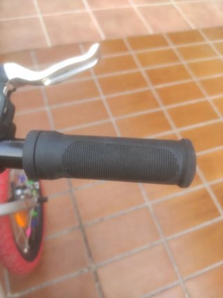 Bicicleta BMX infantil roja