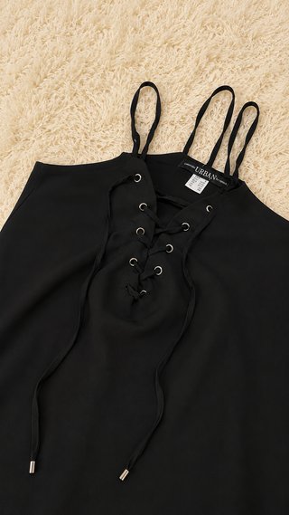 Top negro con cordones talla S