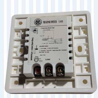 Sensor de movimiento gris y blanco