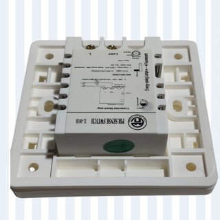 Sensor de movimiento gris y blanco