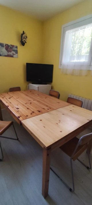 Mesa comedor madera + 6 sillas metal