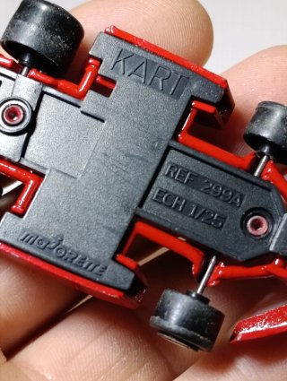KART 1/25 MAJORETTE