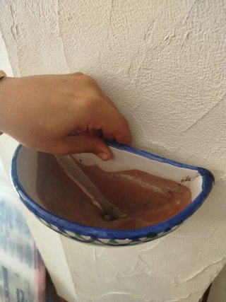 Macetero de cerámica decorado