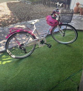 Bicicleta infantil rosa y blanca
