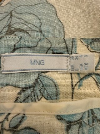 Falda Mango floral beige y azul