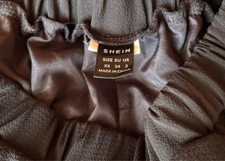 Pantaloncino Shein nero con volant