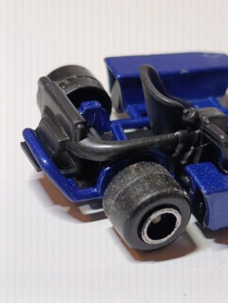 KART 1/25 MAJORETTE