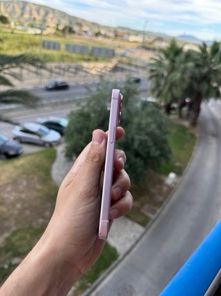 iPhone 15 - 93% Batería