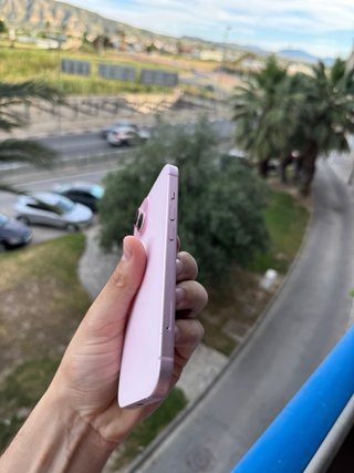 iPhone 15 - 93% Batería