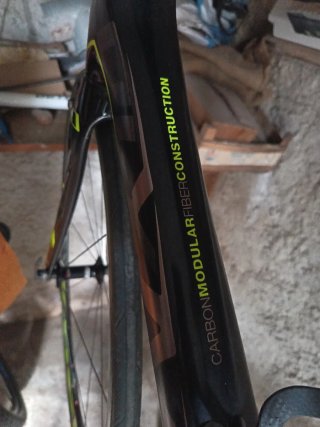 Bici da Corsa Nera e Gialla