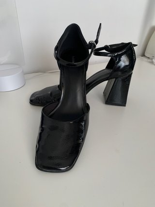 Zapato tacón negro charol