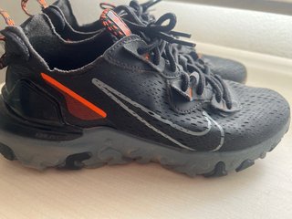 Zapatillas Nike Negras con detalles Naranja