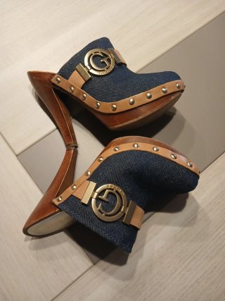 Zuecos Guess Denim Tacón Madera