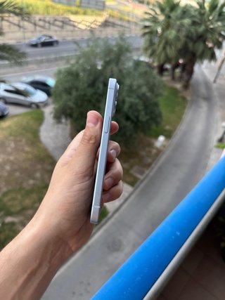 iPhone 15 - 93% Batería
