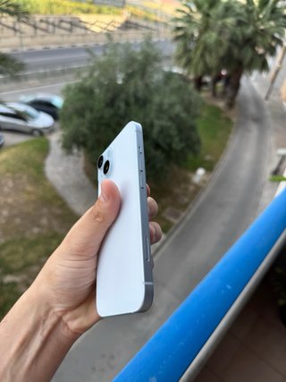 iPhone 15 - 93% Batería