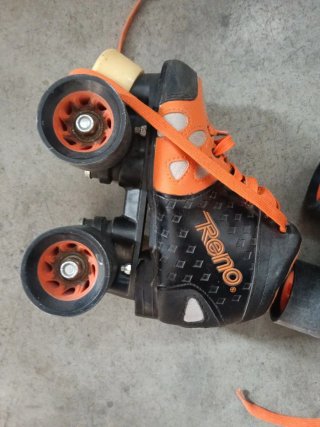 Patines con ruedas naranja y negro