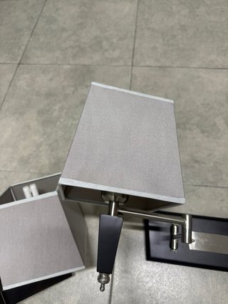 Apliques de pared con tulipas grises