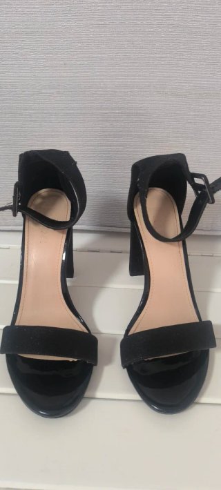 Sandalias Negras Talla 37 Nuevas No pesan nada.