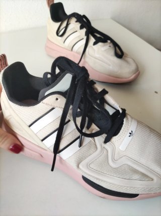Zapatillas Adidas Beige y Rosa