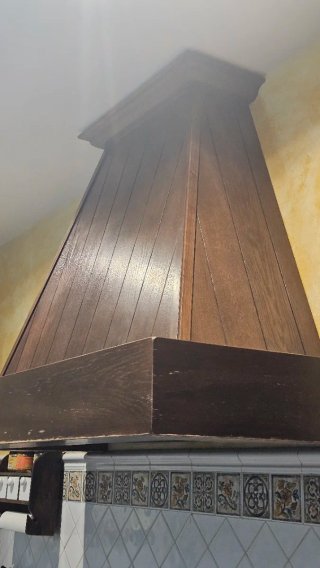 Cocina rústica madera, encimera silestone
