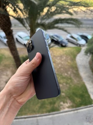 iPhone 15 Plus - 93% Batería