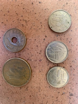 4 billetes y más de 10 monedas antiguas originales