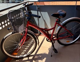 Bicicleta urbana roja + candado U Btwin + herramie