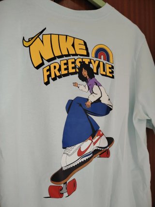 Camiseta Nike moderna dibujo skate loose fit