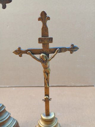 Crucifijo de altar de bronce siglo XIX cruz inri