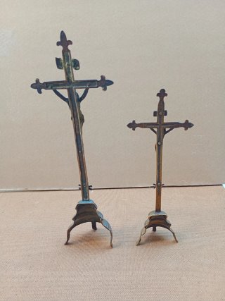Crucifijo de altar de bronce siglo XIX cruz inri