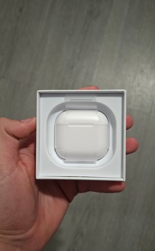 Airpods 4
