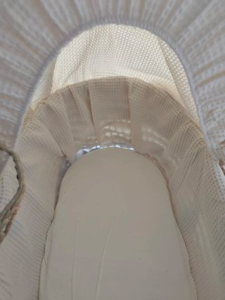 Moisés de mimbre con soporte