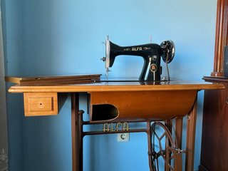 Máquina de coser Alfa antigua
