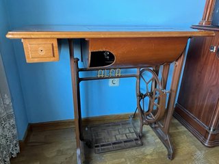 Máquina de coser Alfa antigua