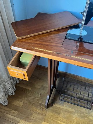 Máquina de coser Alfa antigua