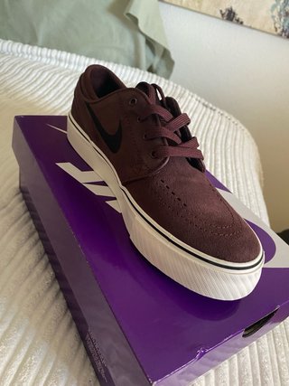 Zapatillas Nike SB Janoski Marrones color burdeos