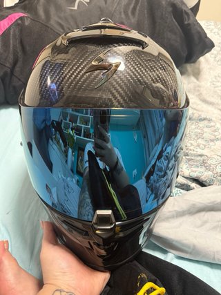 Casco Scorpion R1 Carbono.