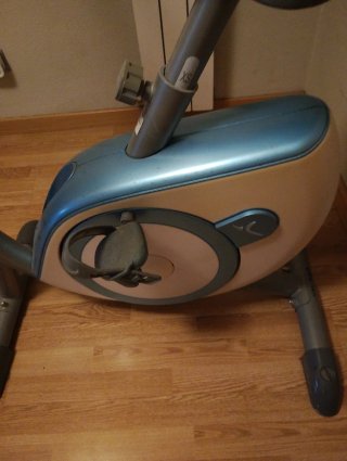 Bicicleta estática Decathlon.