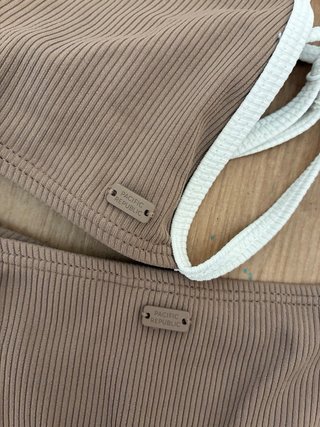 Bikini Pull&Bear marrón y blanco