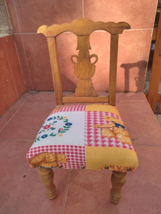 Silla de madera para muñecas