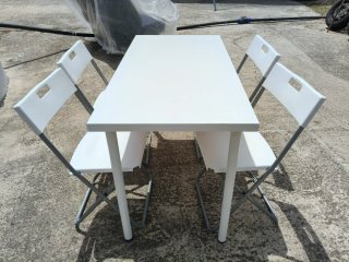Mesa y 4 Sillas Plegables