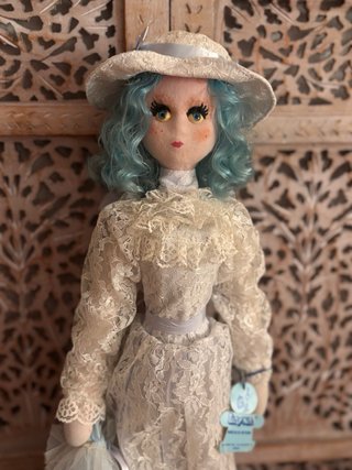 Muñeca de fieltro Layna