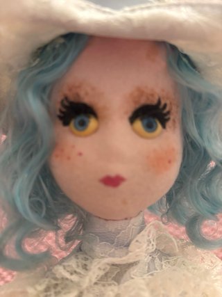 Muñeca de fieltro Layna