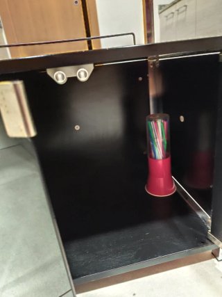 Mueble bar cristal y metal para restaurar